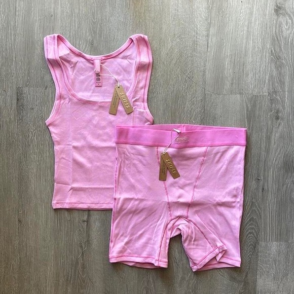 SOLD Skims Bubble Gum Pink Set